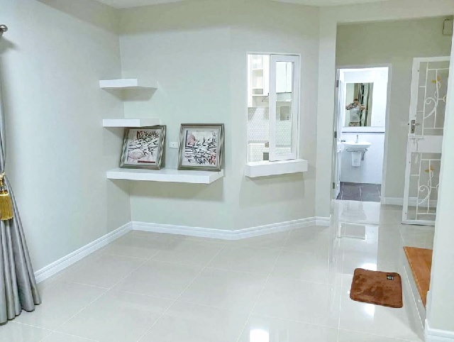 ตลาดพระปิ่น 3 1.5 กม. รพ.บางใหญ่ 1.6 กม. ตลาดเลิศนิมิต 1.7 กม. บ้านเดี่ยว 2 ชั้น เพอร์เฟค พาร์ค 3 นอน 3 น้ำ 56 ตร.วา.230 ตร.ม.3 น้ำ