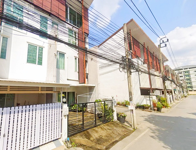 เซ็นทรัล แจ้งวัฒนะ 700ม. 4 นอน MRTแจ้งวัฒนะปากเกร็ด 28 800 ม.ให้เช่า ทาวน์โฮมหลังมุม 3.5 ชั้น 350 ตร.ม. เมืองทองธานี 