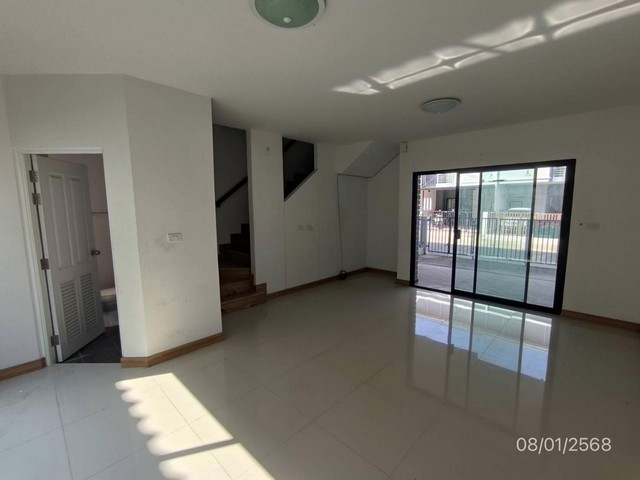 ขายทาวน์เฮ้าส์หมู่บ้าน ดีน่า (ลภาวัน 23 ) ตำบลลำโพ อำเภอบางบัวทอง นนทบุรี