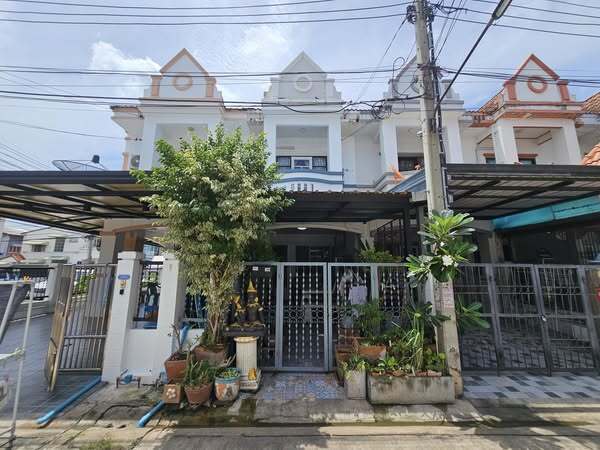 ราคาหลุดขายถูกมาก1,590,000 ทาวน์เฮ้าส์ 2ชั้น 20 ตร.ว. ซอยที่1ในหมู่บ้านลภาวัน 8 บางบัวทอง นนทบุรี