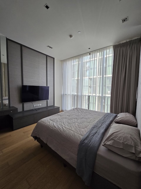 28 Chidlom spacious safe quiet 6th floor BTS Chidlom