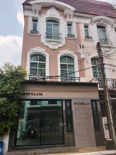 ให้เช่าทาวน์โฮม 3 ชั้นหลังมุม 4 ห้องนอน บ้านกลางเมืองมอนติคาร์โล รัชวิภา ใกล้ทางด่วน ใกล้รถไฟฟ้า ใกล้ตลาดบองมาเช่ เหมาะทำออฟฟิศและอยู่อาศัย 