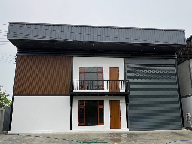 ให้เช่าโกดังพร้อมออฟฟิศ 2 ชั้น พื้นที่รวม 332 ตรม. ริมซอยธารทอง เลียบคลองสี่ หลังตลาด AC ลำลูกกา 