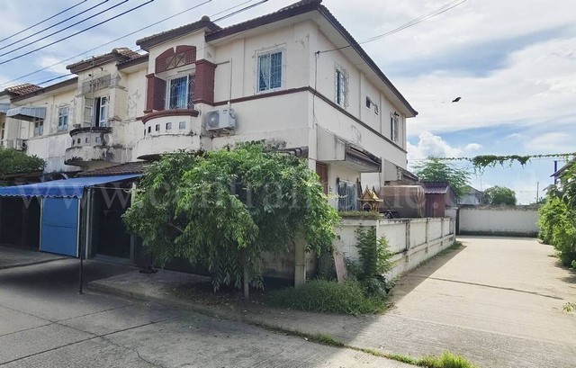 ทาวน์โฮม 2 ชั้น ปิยวรารมย์ 1 บางบัวทอง หลังมุม ราคาถูก