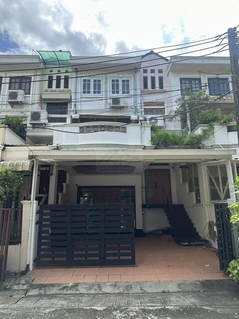 ให้เช่าทาวน์โฮม 2 ชั้น 32 ตรว. 3 ห้องนอน หมู่บ้าน Parklane ปรีดีพนมยงค์ 35 สุขุมวิท 71