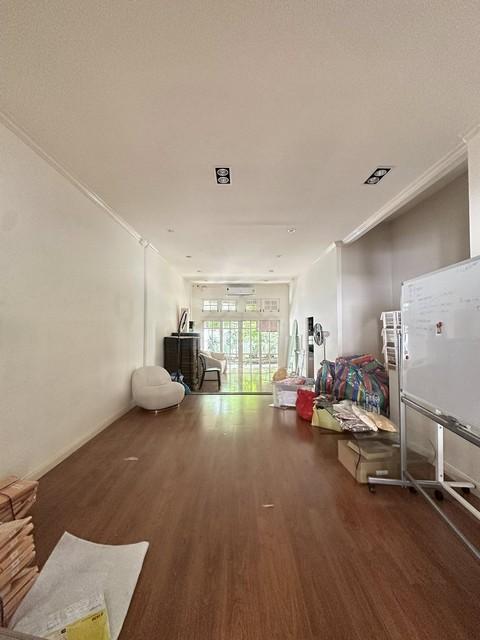 ให้เช่าทาวน์โฮม 2 ชั้น 32 ตรว. 3 ห้องนอน หมู่บ้าน Parklane ปรีดีพนมยงค์ 35 สุขุมวิท 71