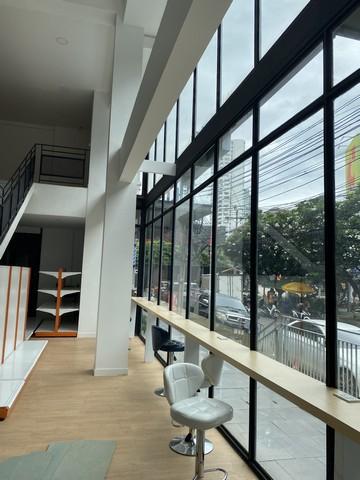 ให้เช่าโชว์รูม 2 ชั้น 260 ตรม. ใต้โรงแรม สไตล์ลอฟ ถนนเอกมัย ซอยสุขุมวิท 63 ใกล้ห้างดองกี้