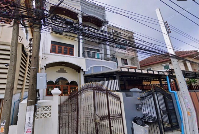 นาคนิวาส17-25 ตลาดโชคชัย4 300 ม.ให้เช่า Studio ทาวน์โฮม 4 ชั้น MRTโชคชัย4 500ม. 31ตร.วา.481ตร.ม. ม.ราชภัฏจันทรเกษม 3.5 กม.3 นอน 3 น้ำ 