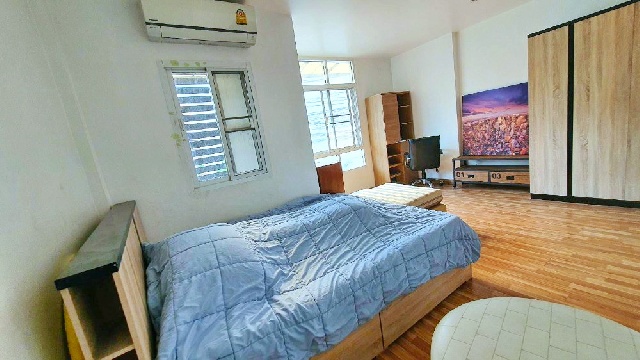 MRTแจ้งวัฒนะปากเกร็ด 28 800 ม.เซ็นทรัล แจ้งวัฒนะ 700ม. 4 นอน ให้เช่า ทาวน์โฮมหลังมุม 3.5 ชั้น 350 ตร.ม. เมืองทองธานี