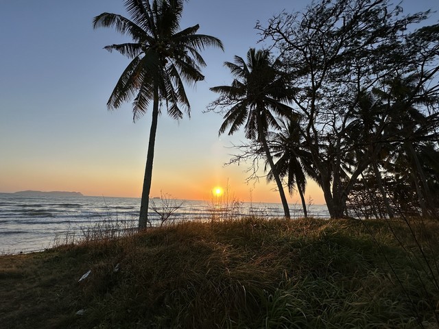 ทำเลเงื่อนไขซื้อขายสิ่งสำคัญ ขายที่ดินใกล้หาดบางเบิด ติดถนนทางหลวง ใกล้หาด1 กม. +ขนาดที่ดิน 50-1-18 ไร่ โฉนดครุฑแดง พร้อมโอน ไร่ล่ะ 8 แสน