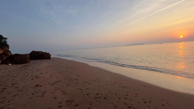 ทำเลเงื่อนไขซื้อขายสิ่งสำคัญ ขายที่ดิน 4 ไร่ๆละ 2.8-3.5ล้านบาท ค่าใช้จ่ายในการโอน 50/50