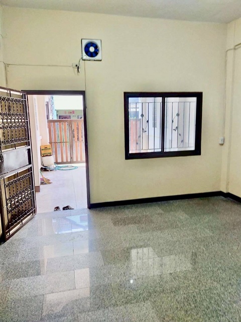 .ทาวน์โฮม 2 ชั้นเซ็นทรัล พระราม 2 3 กม. ติดถนนพระราม2 66-70 บิ๊กซี พระราม 2 500 ม 2 น้ำ 28 ตร.วา. 228 ตร.ม. 3 นอน พร้อมเฟอร์ แอร์ 2 ตัว