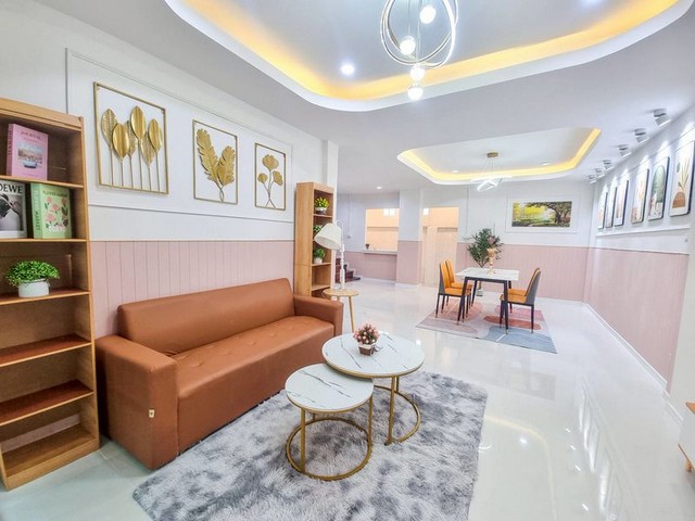 ขายทาวน์เฮ้าส์2ชั้นใกล้โรงเรียนชลชาย ตำบลบ้านสวน อำเภอเมือง ชลบุรี รีโนเวทใหม่ 20 ตรว.ขายต่ำกว่าราคาประเมินธนาคาร กู้บ้านมีเงินเหลือ