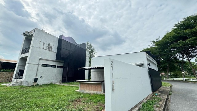 LVPU53191 ให้เช่า บ้านเดี่ยวสไตล์ลอฟโมเดิร์น วิว สนามกอฟ Legazy พักอาศัย หรือทำ Studio ได้ ติดสนามกอล์ฟ Legacy และรร สาธิตพัฒนา