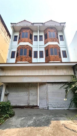    อาคารพาณิชย์  3 ชั้น 48 ตร.ว  ติดคูเมืองแจ่งศรีภูมิ ใกล้ประตูท่าแพ สนามบิน ถ.ศรีภูมิ จ.เชียงใหม่   เหมาะสำหรับนักลงทุน ราคาดีที่สุด 