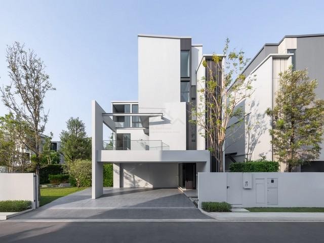 ให้เช่าบ้านเดี่ยว 3 ชั้น โครงการ VIVE กรุงเทพกรีฑา พร้อมลิฟต์ หลังมุม  ใกล้ รร.นานาชาติเวลลิงตัน