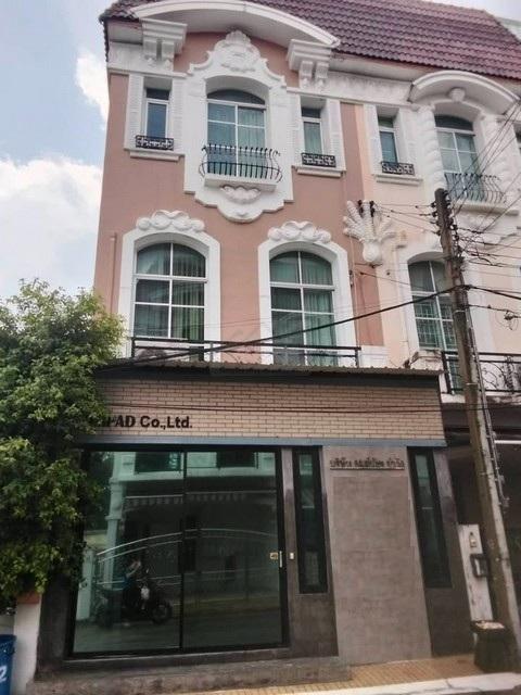ให้เช่าทาวน์โฮม 3 ชั้น 23 ตรว. หลังมุม บ้านกลางเมือง มอนติคาร์โล รัชวิภา ใกล้ตลาดบองมาเช่