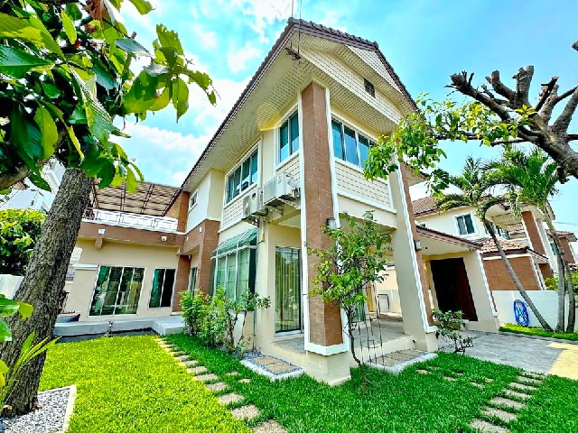 ให้เช่าคฤหาสน์เดี่ยว 2ชั้น นานาชาติไบรท์ตัน คอลเลจ 800 ม. 4นอน 250ตร.ม. MRTสัมมากร 1.8 กม.  63ตร.วา. เดอะพาซิโอ ทาวน์ 2 กม.  แอสคอต 1.2กม.