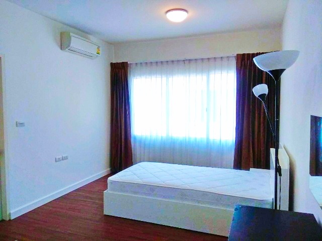 พระราม 9 ถ.รามคำแหง58-62 MRT ศรีบูรพา 1.7กม.ทาวน์โฮม 3ชั้น 240ตร.ม.3นอน ตลาดบางกะปิ 2.4 กม. เข้าออกได้ 2 ทาง ทาวน์อเวนิว