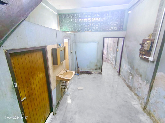 ศาลเจ้าพ่อเสือรับร้านกัญชา ให้เช่าอาคารโรงแรมรอบด้าน 4ชั้น-ดาดฟ้า พระนคร ถ.ข้าวสาร MRT สามยอด1.5 กม. 4นอน 2น้ำ จอดรถได้ ใหม่ 22ตรว. 260ตรม.