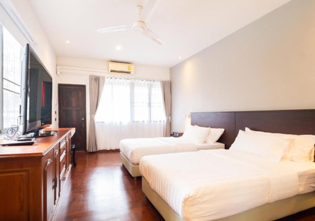 อาคาร Hostel Airbnb 3.5ชั้น ตลาดประตูน้ำ 800 ม BTSราชปรารภ 900ม. 5คูหา 15นอน 15น้ำ 80ตร.วา. 980 ตร.ม. ซ.เพชรบุรี 12-17 พญาไท 5-8จอดรถ