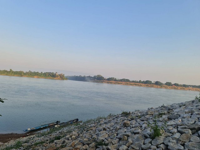 อสังหาเลือกดูจับจองได้  ที่ติดแม่น้ำโขง ต.กุดบง อ.โพนพิสัย จ.หนองคาย  หลังติดแม่น้ำโขง ไร่ละ 2ล้านบาท โทร 096-882-1857