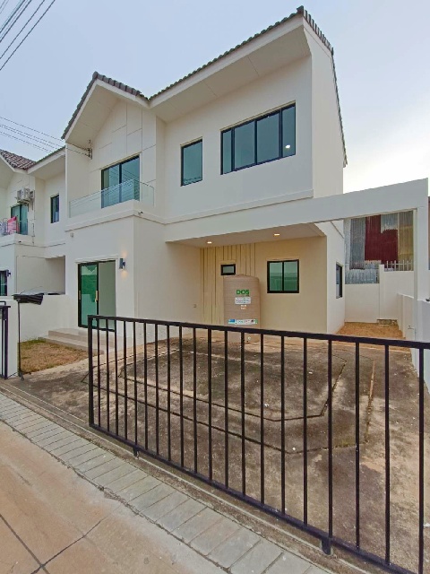 ให้เช่าทาวน์เฮาส์ใหม่ 2ชั้น 29ตร.วา. 239 ตร.ม.ปตท. อีสเทิร์นซีบอร์ด  3 นอน BIG C 4.6กม. โลตัส บ่อวิน  Makro 4.9กม. 