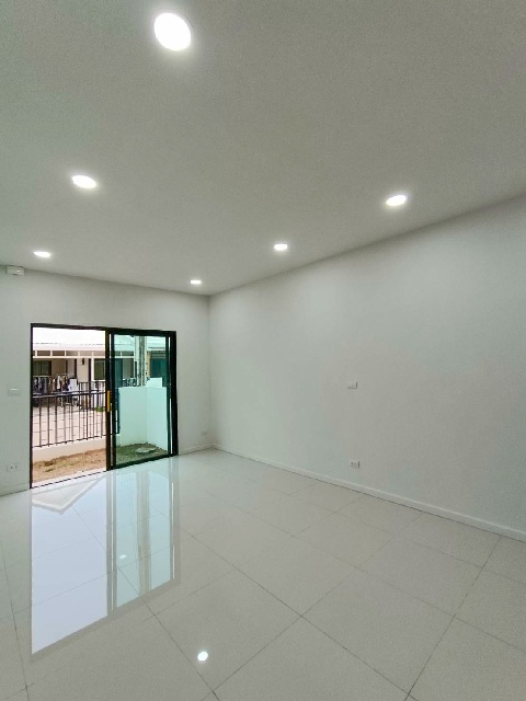 ให้เช่าทาวน์เฮาส์ใหม่ 2ชั้น 29ตร.วา. 239 ตร.ม.ปตท. อีสเทิร์นซีบอร์ด  3 นอน BIG C 4.6กม. โลตัส บ่อวิน  Makro 4.9กม.