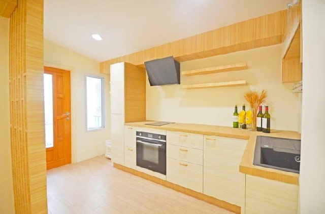 APL ลาดกระบัง 2.8 กม.สนามบินสุวรรณภูมิ 4นอน  เช่าโฮมออฟฟิศ 4 ชั้น 20ตร.วา.300 ตร.ม. ม.นานาชาติแสตมฟอร์ด 6.8 กม. 3น้ำ