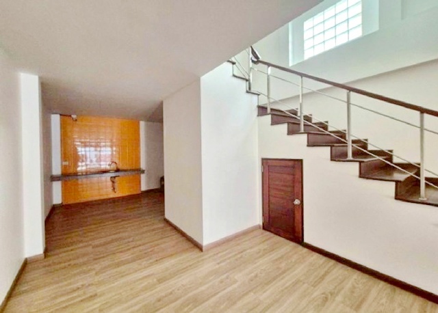 BTS อารีย์ 800 ม.จดบริษัทได้ ให้เช่าทาวน์โฮม 3 ชั้น สภาพใหม่ 300 ตร.ม.ซ.อารีย์สัมพันธ์ 2-6 ย่านพหลโยธิน นานาชาติ KIMS 600 ม.4นอน 3น้ำ