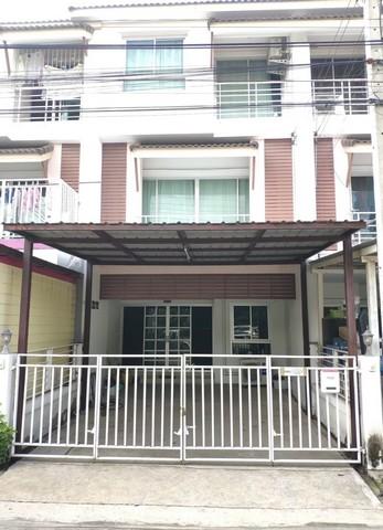 ให้เช่าทาวน์โฮม 3 ชั้น 4 ห้องนอน โครงการกลอรี่เฮาส์ โพธิ์แก้ว 3 ลาดพร้าว 101 ใกล้รถไฟฟ้าสายสีเหลือง และ The mall บางกะปิ