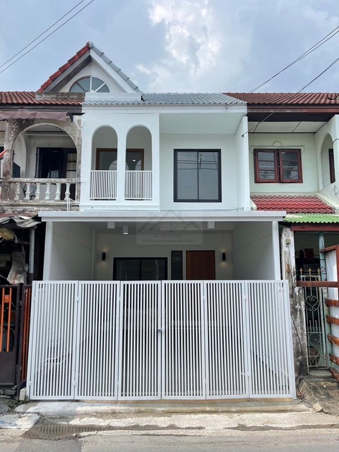 ขายทาวน์เฮาส์ 2 ชั้น 22 ตรว. นวมินทร์ 111 รีโนเวทใหม่สวย บ้านหันทิศใต้ ใกล้โรงเรียนเลิศหล้า