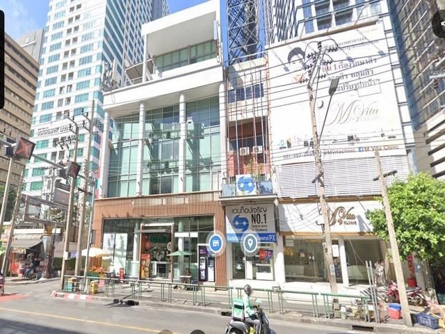 ขายอาคารพาณิชย์ 5.5 ชั้น 3 คูหา 61 ตรว. หลังมุม ถนนอโศก สุขุมวิท 21 ใกล้ BTS อโศก