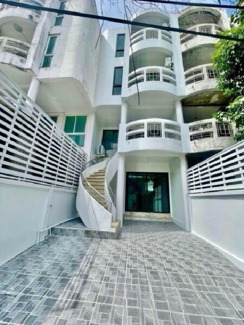 BTSวัดพระศรีมหาธาตุ 1.2 กม. เซ็นทรัล รามอินทรา 500ม. MRT รามอินทรา3-7 336ม. ให้เช่าโฮมออฟฟิศ 4 ชั้น 4นอน  26ตร.วา. จดบริษัทได้ 