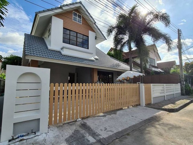 ขายบ้านสวย รีโนเวทใหม่ บ้านเดี่ยว 3 นอน มบ.คันทรีโฮม 3 หนองยายบู่ ศรีราชา TP-H1399