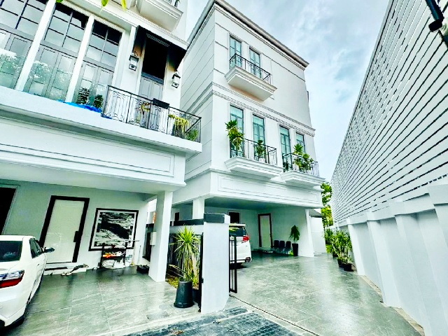 BTS พระโขนง 400 ม. สุขุมวิท 63-69  Pool Villa ให้เช่าคฤหาสน์ดหรู 3ชั้น 64ตร.วา.414ตร.ม.พร้อมเฟอร์ แอร์ ซ.สุขุมวิท 65-69 5 นอน 7 น้ำ  