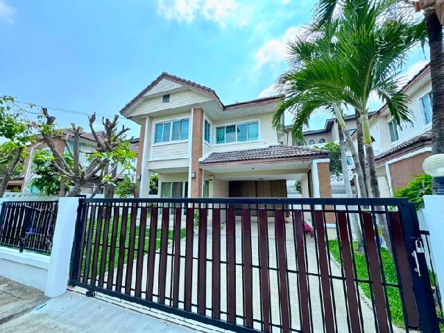 นานาชาติไบรท์ตัน คอลเลจ 800 ม. 4นอน ให้เช่าคฤหาสน์เดี่ยว 2ชั้น MRTสัมมากร 1.8 กม.  250ตร.ม. 63ตร.วา. เดอะพาซิโอ ทาวน์ 2 กม.  แอสคอต 1.2กม.