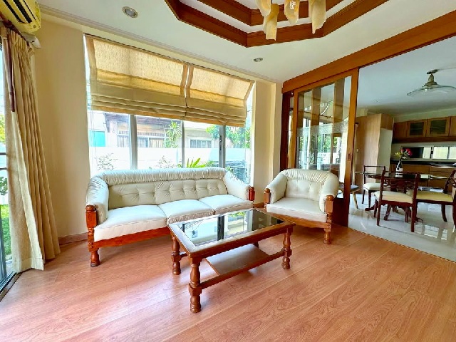 นานาชาติไบรท์ตัน คอลเลจ 800 ม. 4นอน ให้เช่าคฤหาสน์เดี่ยว 2ชั้น MRTสัมมากร 1.8 กม.  250ตร.ม. 63ตร.วา. เดอะพาซิโอ ทาวน์ 2 กม.  แอสคอต 1.2กม.