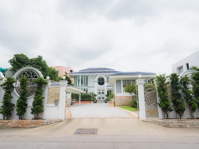 ให้เช่าและขายบ้านเดี่ยว2ชั้น  ถนนพระราม 9 ซอย 39 พร้อมสระว่ายน้ำ 510 ตรว. ใกล้เดอะไนน์ พระราม 9 ใกล้ทางด่วน