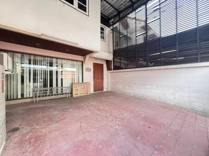 โครงการมณียาวิลล์ สุขุมวิท 101/1  ทาวน์เฮ้า 2 ชั้น 3 คูหาทำทะลุกัน ฟังก์ชั่นบ้านเดี่ยว พื้นที่ใช้สอย กว่า 400 ตารางเมตร