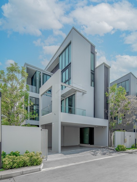 ให้เช่าบ้านเดี่ยว 3 ชั้น 421 ตรม. 4 ห้องนอน โครงการบ้าน Vive2 กรุงเทพกรีฑา (หลังโรงเรียน Wellington) มีลิฟท์ ตกแต่งพร้อมหิ้วกระเป๋าเข้าอยู่