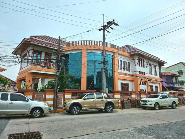 ให้เช่าบ้านเดี๋ยวหลังใหญ่สามารถทำ  เป็น Home Office ได้ ห้องโถงขนาดใหญ่ สามารถทำออฟฟิศได้  จำนวน 6 ห้องนอน 5 ห้องน้ำ