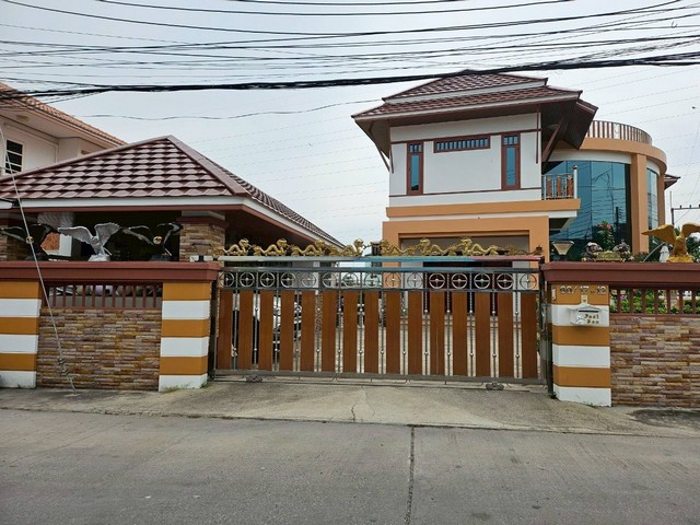 ให้เช่าบ้านเดี๋ยวหลังใหญ่สามารถทำ  เป็น Home Office ได้ ห้องโถงขนาดใหญ่ สามารถทำออฟฟิศได้  จำนวน 6 ห้องนอน 5 ห้องน้ำ