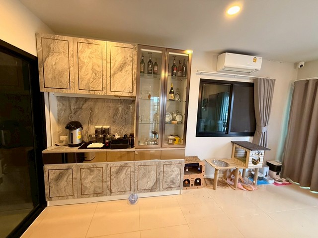 ขาย บ้านแฝด 2 ชั้น 36.7 ตรว. หมู่บ้าน บริทาเนีย วงแหวน-จตุโชติ เพิ่งรีโนเวทใหม่อย่างดี สุดคุ้ม รอบบ้านร่มรื่น บรรยากาศดีมาก