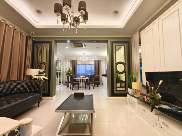 ขาย ให้เช่า บ้านเดี่ยว หลังมุม ทิศใต้ ติดสวนส่วนกลาง บุราสิริ วงแหวน-อ่อนนุช 6ห้องนอน 5ห้องน้ำ 10 นาทีถึงมอเตอร์เวย์และสนามบินสุวรรณภูมิ