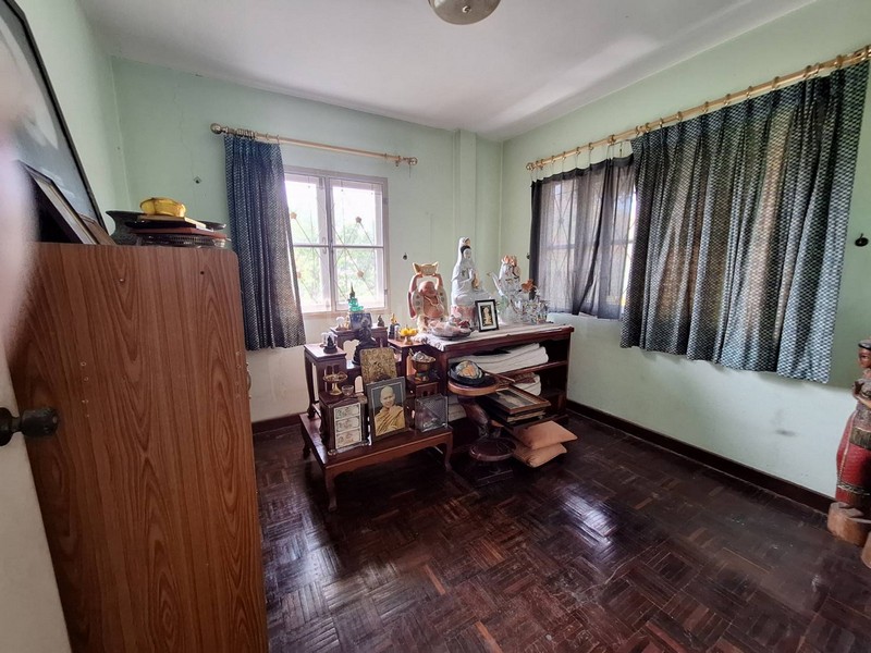 ขายด่วนบ้านเดี่ยวหลังริม 86 ตรว ม.สิรินดา บางขุนเทียน บ้านรีโนเวท มีพื้นที่จัดสวน พร้อมความเป็นส่วนตัว ทำเลดี ใกล้พระราม 2 - ghd000514