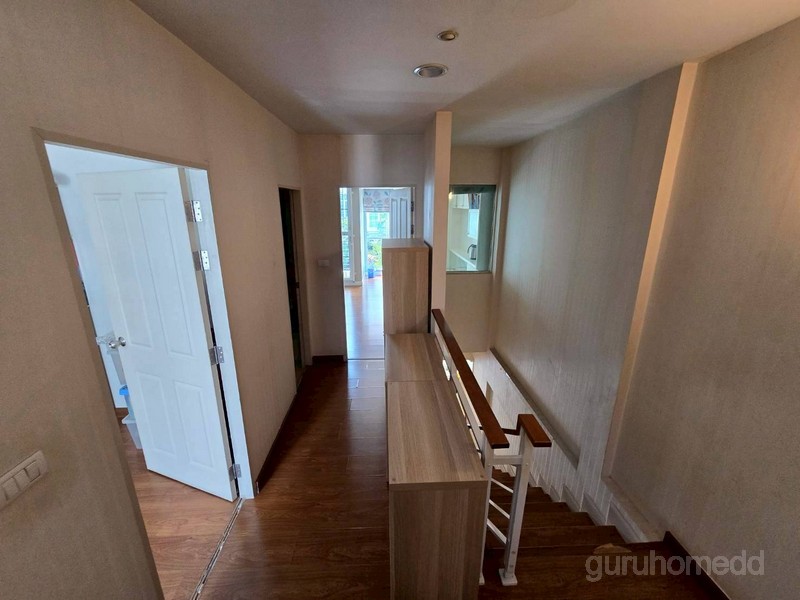 ขายทาวน์โฮม 3 ชั้น ปรับปรุงใหม่ บ้านกลางเมือง สาทรตากสิน เนื้อที่ 20 ตรว 3นอน 3น้ำ บ้านหลังมุม สภาพดี - ghd000103