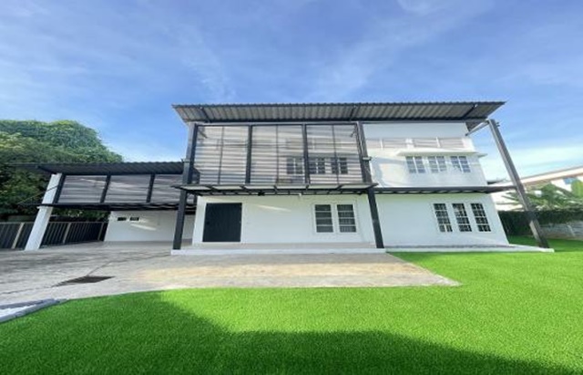 MRT รามอินทรา40 600 ม.จดทะเบียนบริษัทได้ รร.สายอักษร 700 ม. บ้านเดี่ยว 2 ชั้น ใหญ่ 4 นอน 4 น้ำ  รามอินทรา 40-44 โรบินสัน รามอินทรา 1.5 กม.