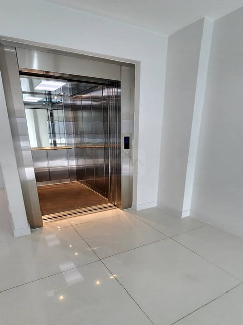 ให้เช่าโฮมออฟฟิส สไตล์โมเดิร์น 4.5 ชั้น เดอะ มาสเตอร์ แอท BTS อ่อนนุช 2 มีลิฟต์ ใกล้ MRT ศรีนุช **ยูนิตหน้าโครงการ ติดถนนอ่อนนุช