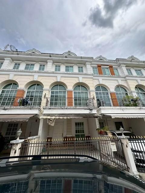 ขายทาวน์โฮม 3 ชั้น 21.2 ตรว. พลัส ซิตี้ พาร์ค พระราม 9-หัวหมาก ซ.หัวหมาก 23 ใกล้สนามราชมัง